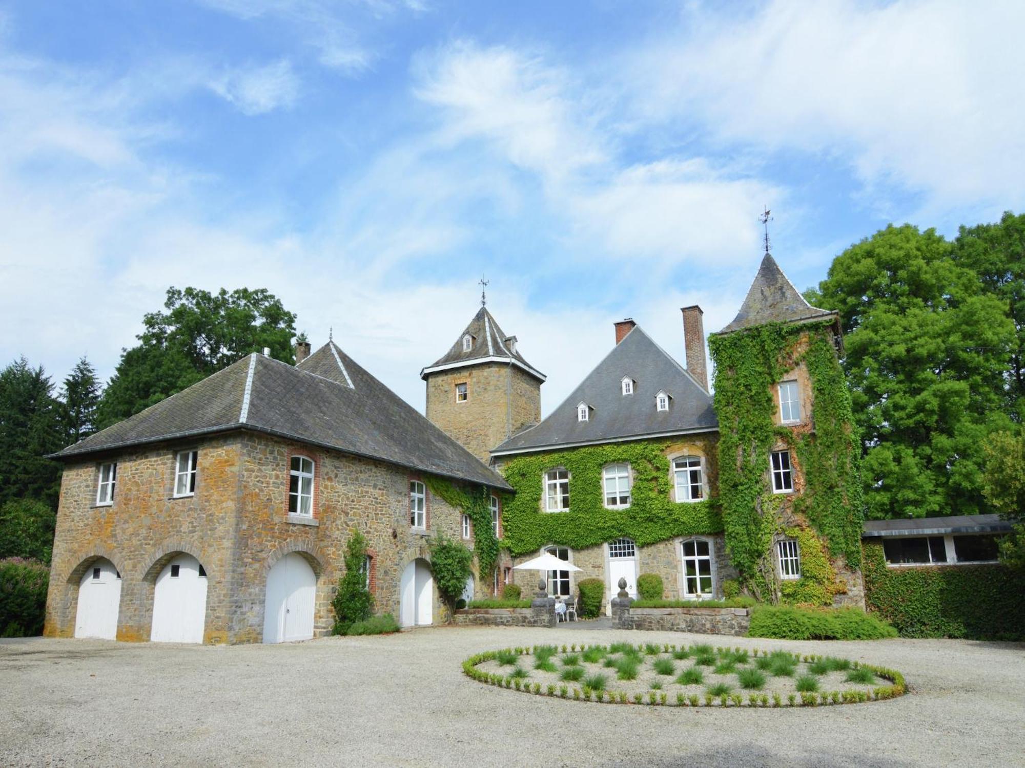 הוילה Delightful Castle In Bastogne With Bubble Bath מראה חיצוני תמונה