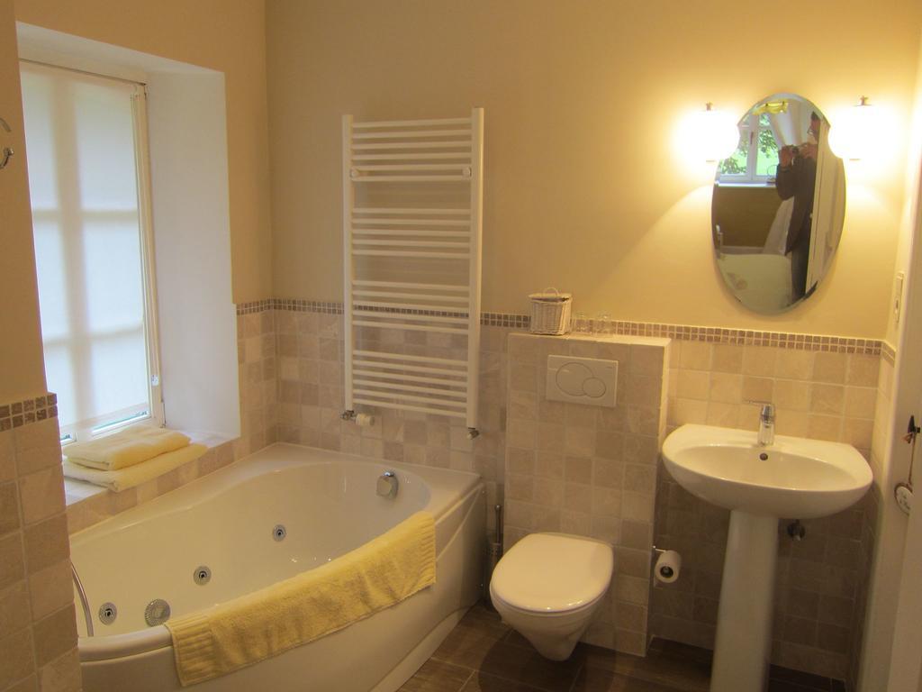 הוילה Delightful Castle In Bastogne With Bubble Bath מראה חיצוני תמונה